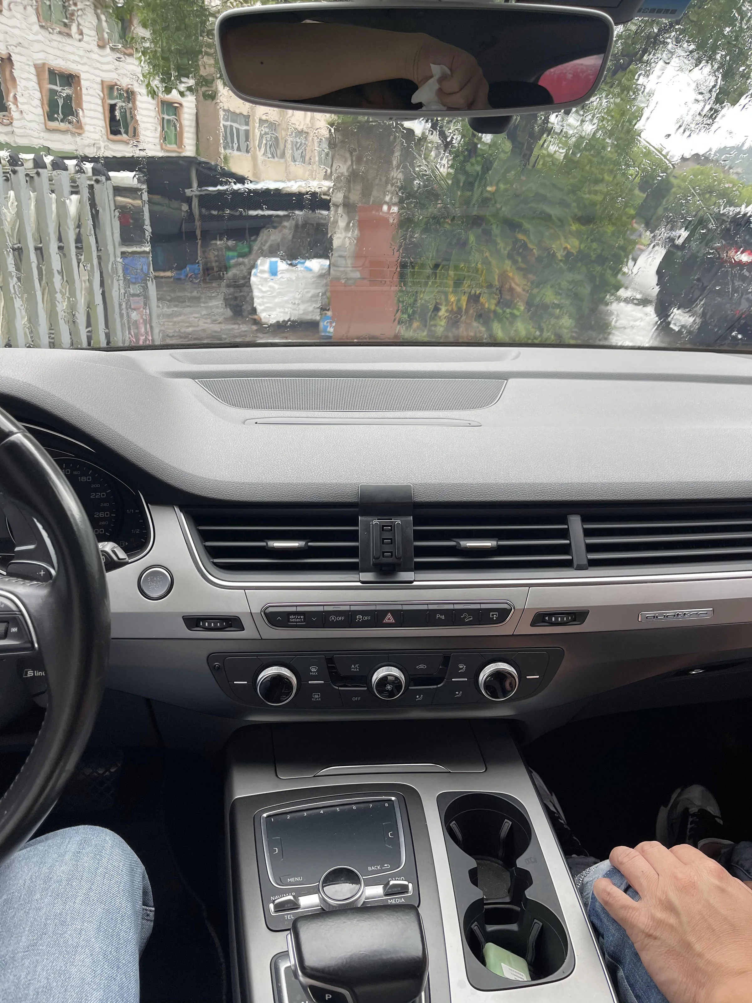 

For AUDI Q7 4M 2016 2017 2018 2019 Car Phone Holder Wireless Charging Dedicated Fixed Base Bracket Auto Interior Accessories