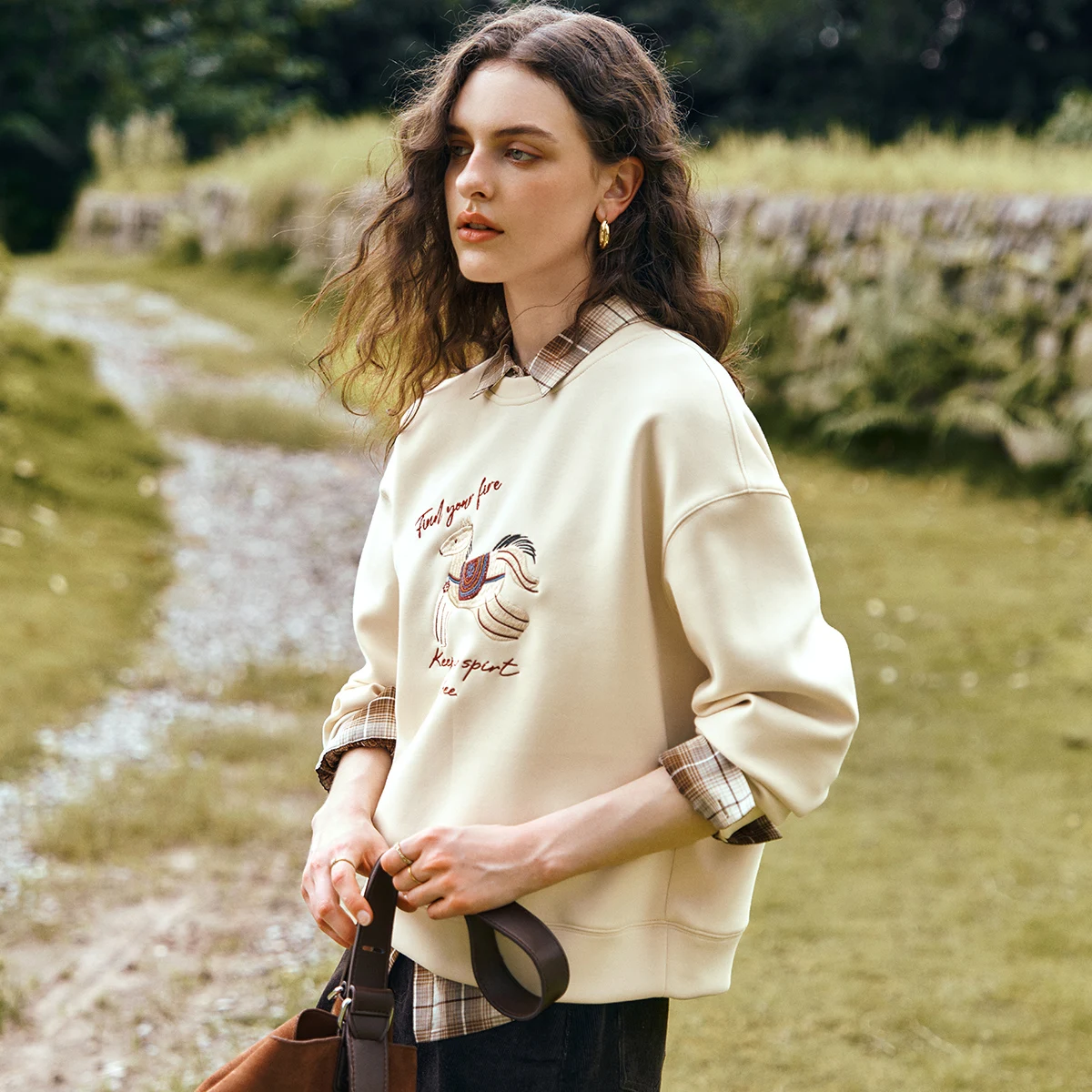 OLrain Women Sweatshirts Autumn 2025 New American Style Casual Loose Pullover Embroidered O-neck Knitted Tops Female O57QR001315