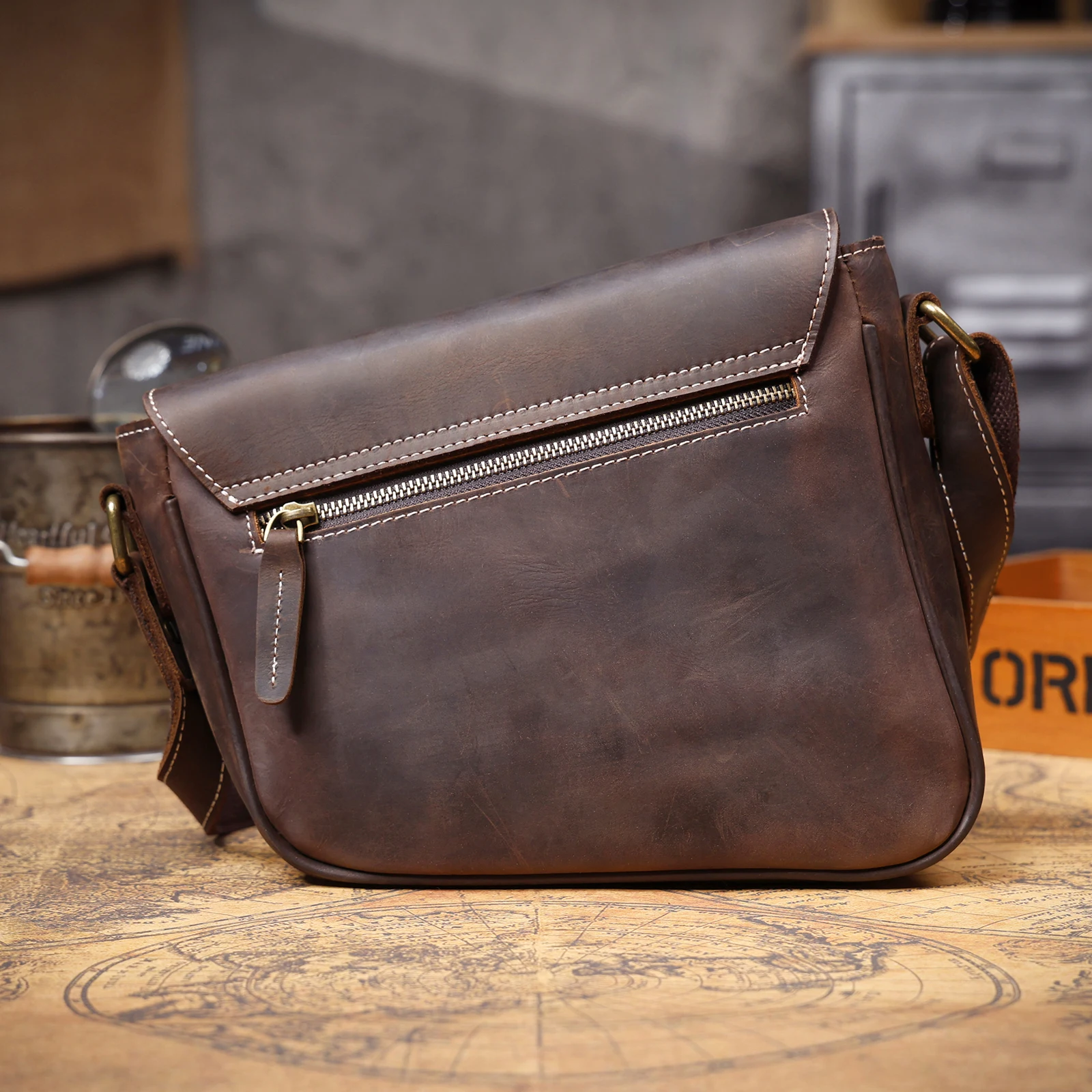 S.WORKER Vintage Echtleder Herren-Umhängetasche, Lässige Crossbody-Tasche, Crazy Horse Leder Schultertasche, Handgefertigt – Detail 9