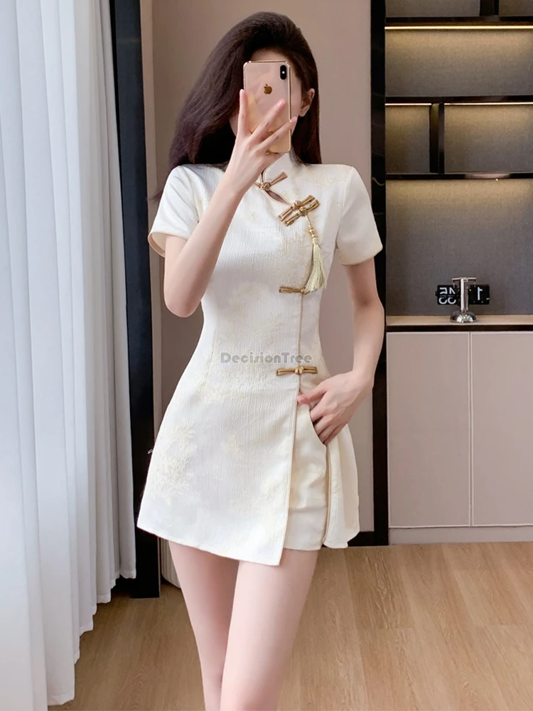 

Новинка 2025, китайское улучшенное ретро-модное короткое свободное платье Cheongsam, летнее платье с короткими рукавами и воротником-стойкой, комплект Ципао из двух предметов