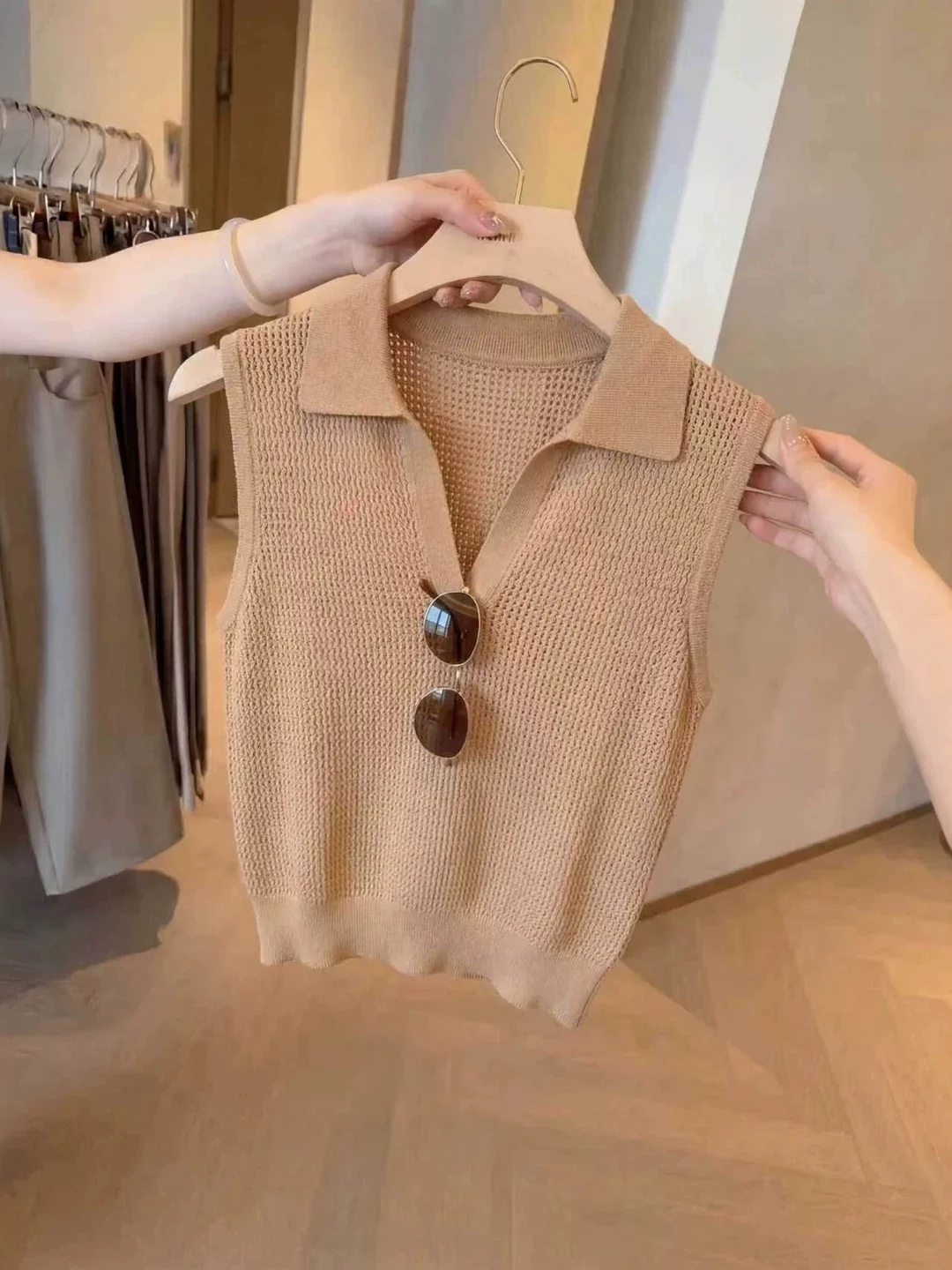 

Summer Ice Silk Knitted Hollow out Sleeveless Vest Women's Fashionable Vintage Design Sensation Overhead Style Korean Loose Fit