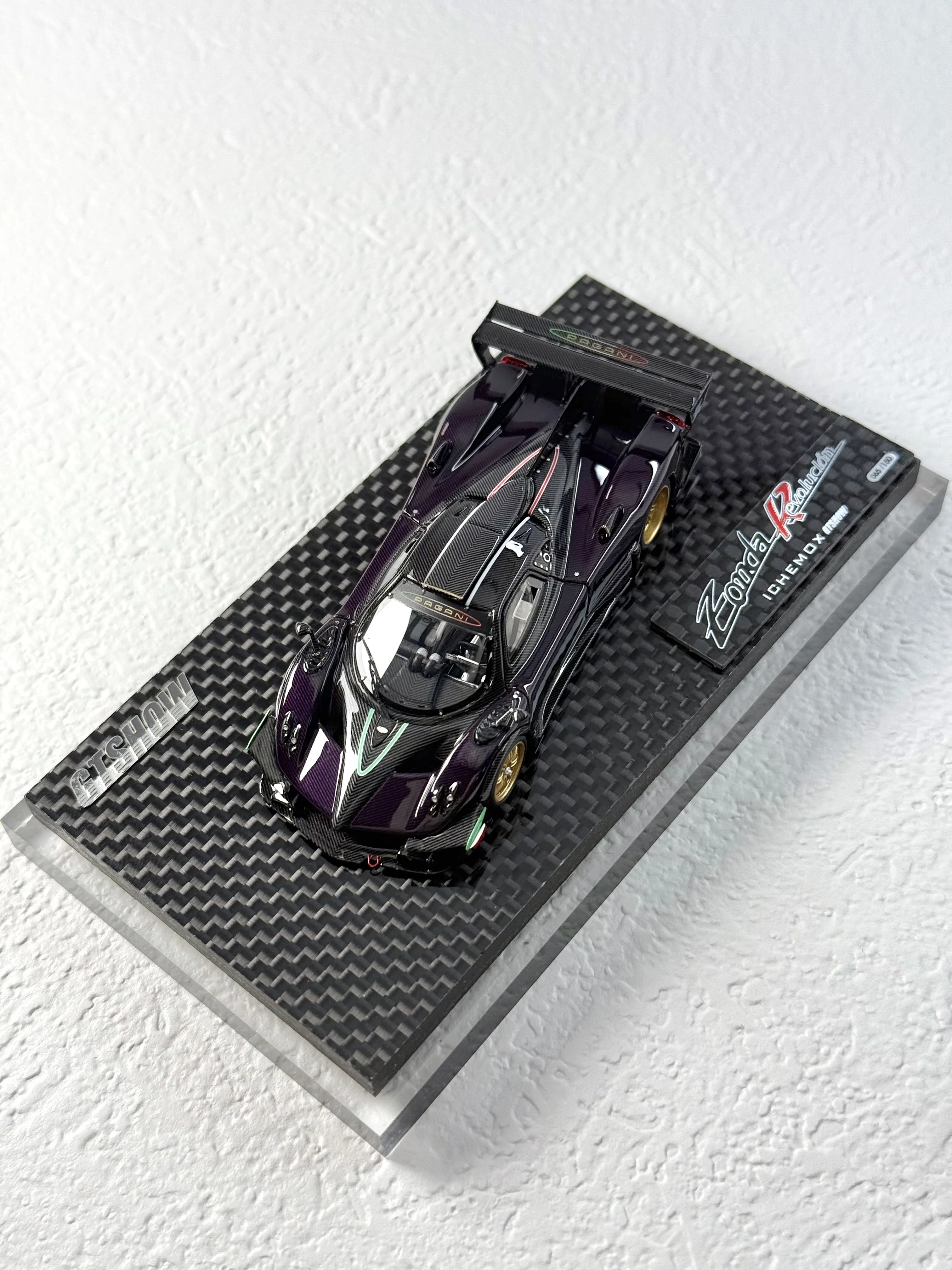 

DMH 1:64 Pagani Zonda R Evolution Purple Carbon GT show limited resin simulation car model