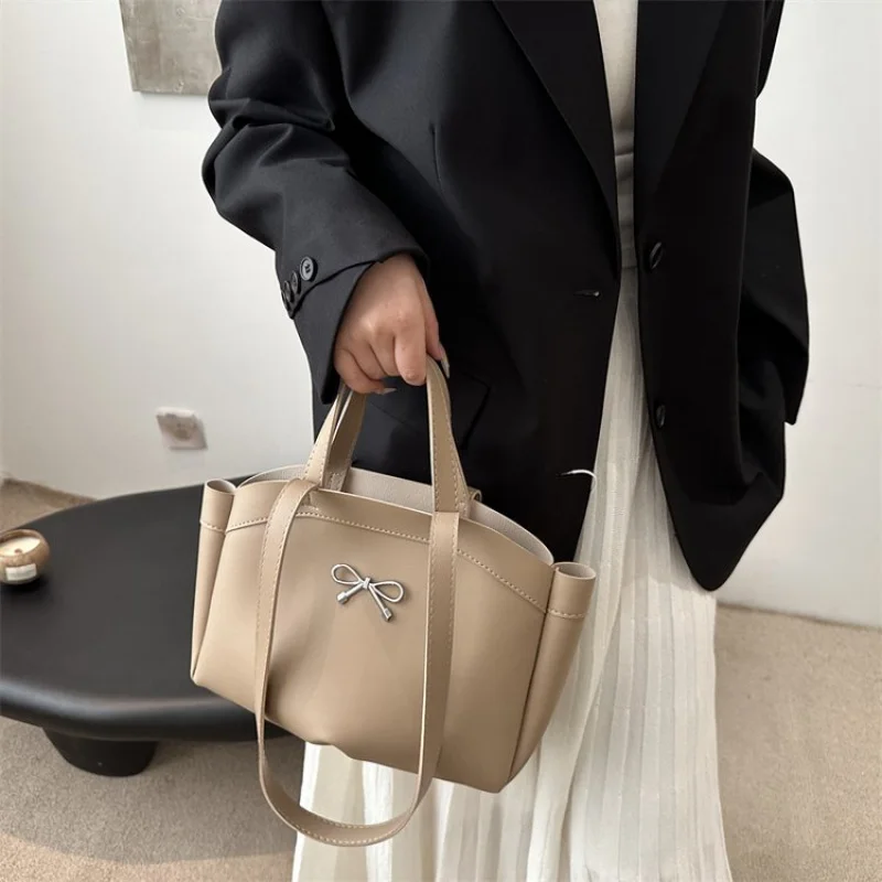 

Модная и простая женская сумка через плечо из мягкой кожи с застежкой спереди для повседневного повседневного использования