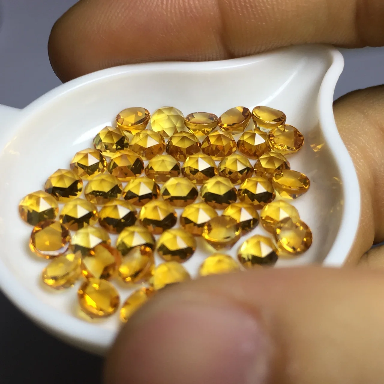 Factory Wholesale 100% Real Natural Round Flat-Bottomed Yellow Crystal Citrine Gemstone Loose Gems Diy Material for Jewelry