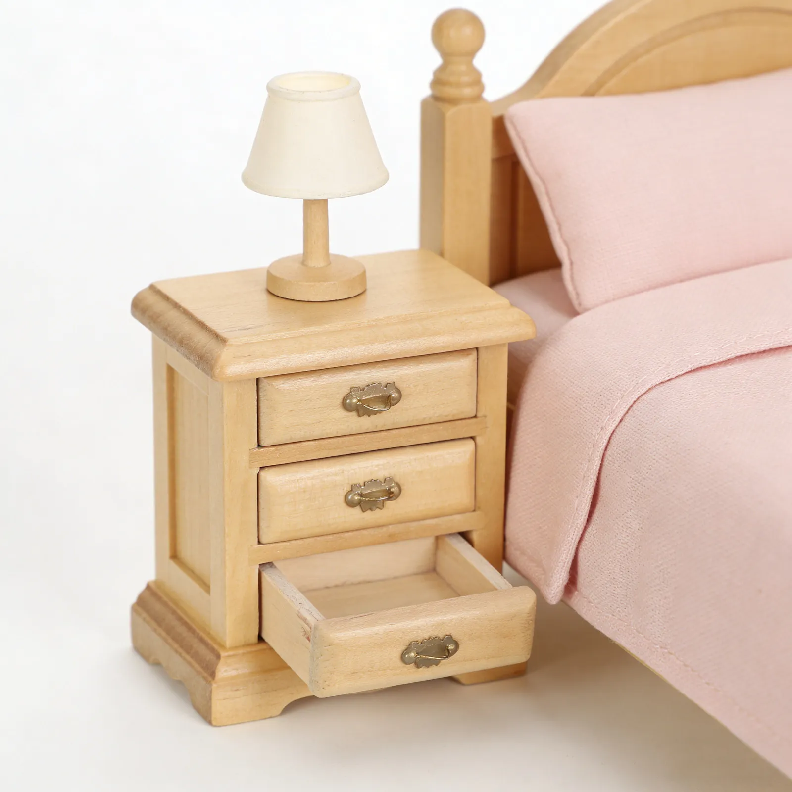

Миниатюрная деревянная прикроватная тумбочка 1:12, винтажный прикроватный столик, тумба с ящиками цвета хаки, аксессуары для игровой спальни, мебель для кукольного домика
