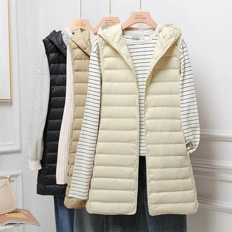 

Женский ультралегкий пуховый жилет с капюшоном на осень-зиму 2025: белый, из утиного пуха, безрукавка, удлиненная парка