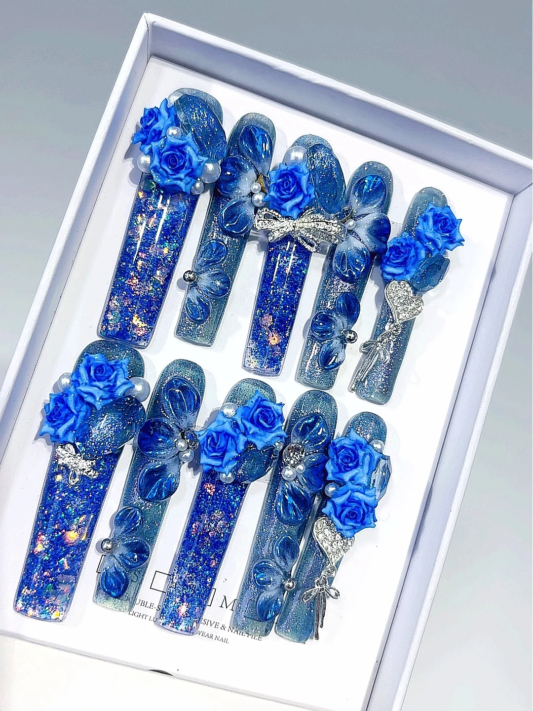 

Королевский синий смоляной пресс для ногтей — 3D розовые блестящие жемчужные накладные ногти ручной работы для женщин (O013)