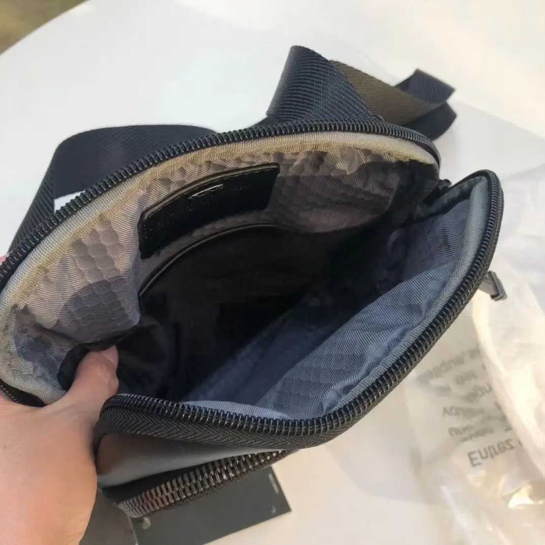 Tas Selempang Ramping untuk Pria, Tas Dada Crossbody Ringkas untuk Perlengkapan Penting, Desain Ringan 222402