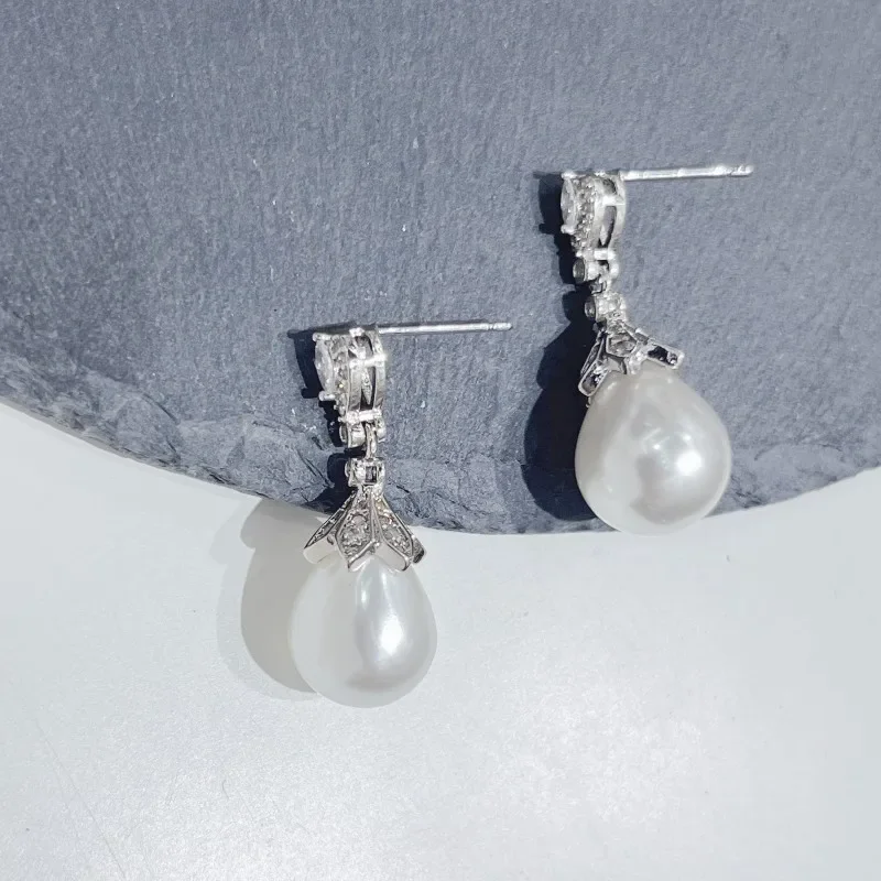 New Palace Retro Style Pendant Earstuds Imitation Pearl Women's Earrings Banquet Gifts Small Design Women's Ornaments