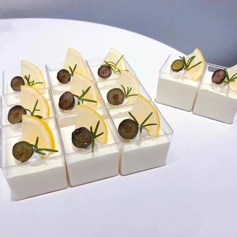 10/20 قطعة أكواب الحلوى المربعة كوب بلاستك لحفل زفاف عيد ميلاد موس الحلويات الحلويات حفلة الآيس كريم المقبلات