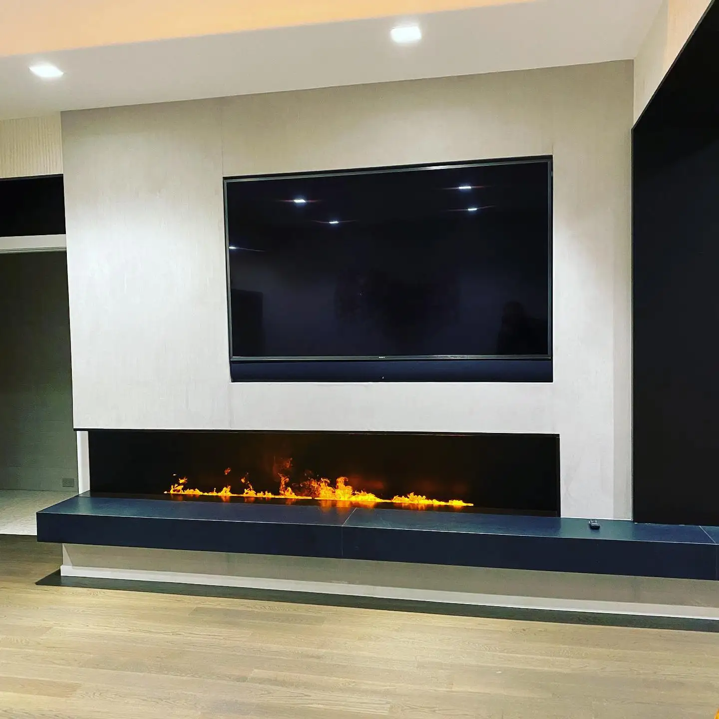 Modern Style 750mm Electric Fireplace Wall Mounted LED Flame Decor Remote Control Indoor Insert Linear Eco-friendly Apartment