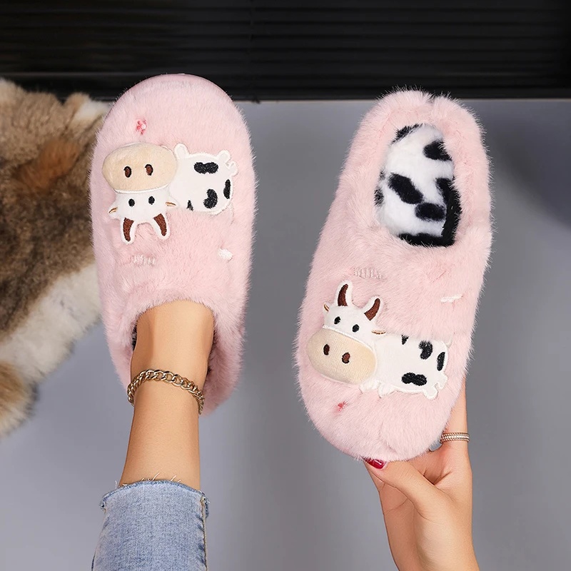 3D-Kuh-Plüsch-Hausschuhe für Damen, warme, flauschige Mules für den Winter, Mädchen-Freizeit-Hausschuhe, flauschige Fell-Slides, Unisex, weiche Plateausohle – Detail 7
