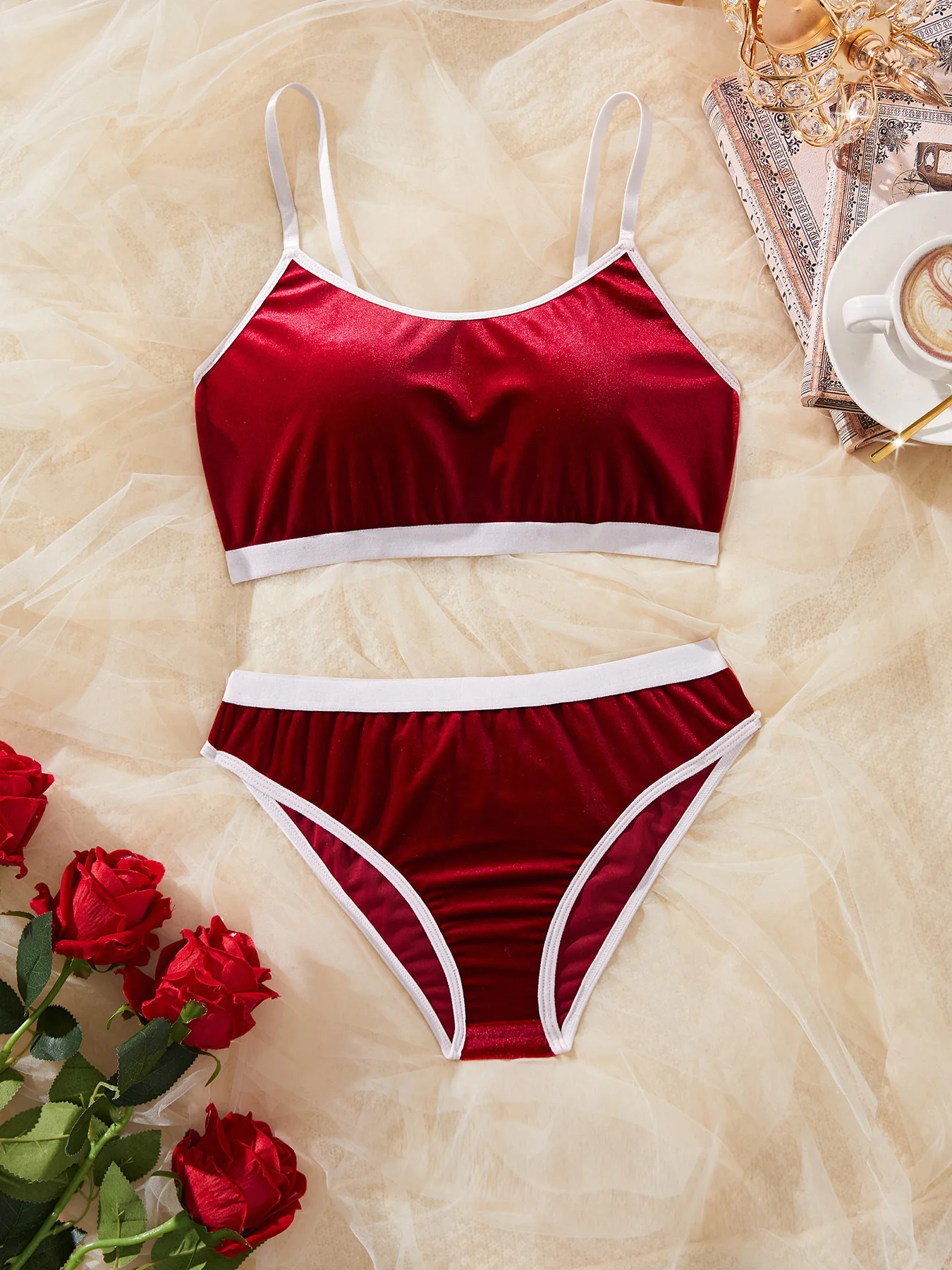 New sexy lingerie sexy lingerie suit beautiful back thin French triangle cup sexy bra bra bra panties suit women