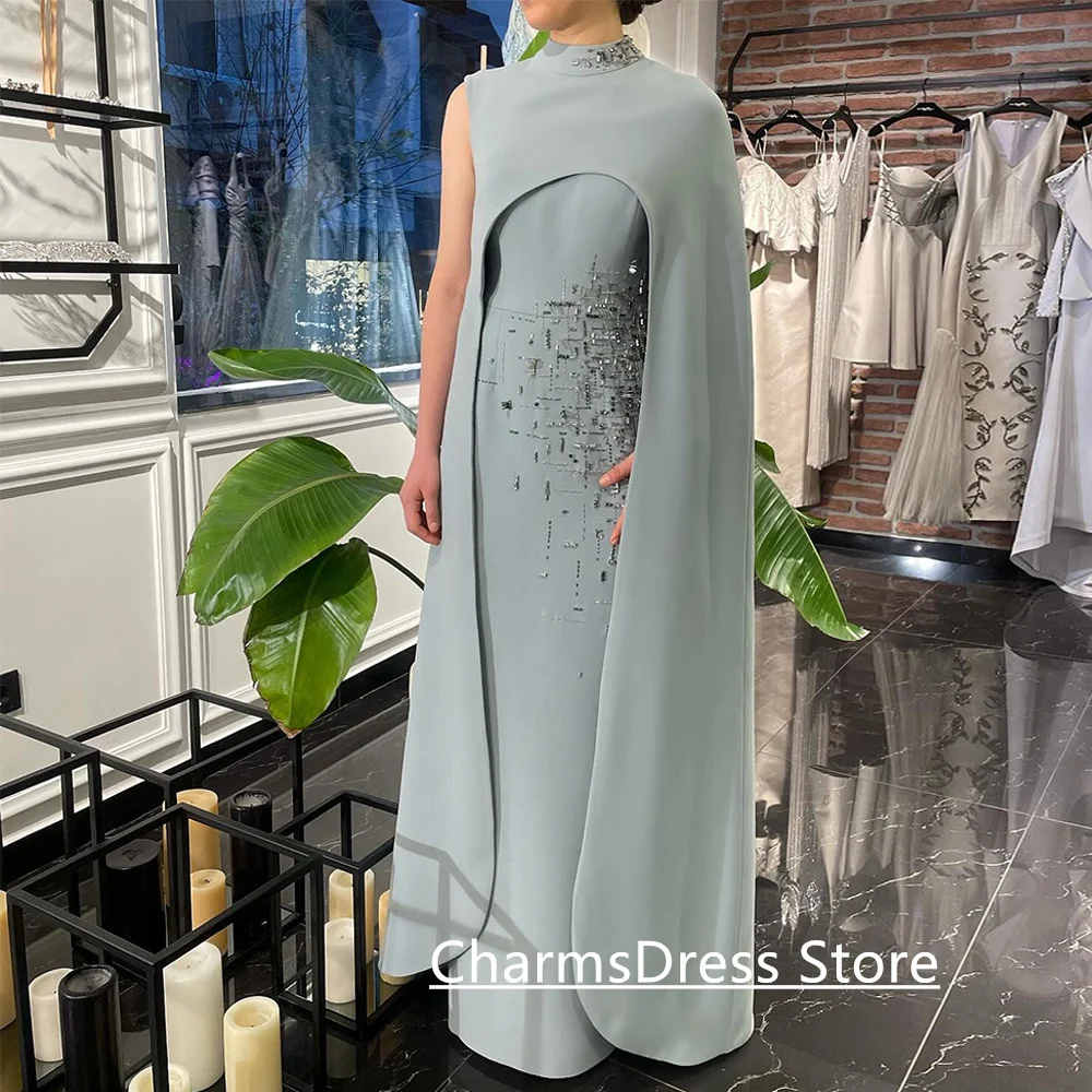 Luxuriöses, mit Perlen verziertes Abendkleid mit Umhang, maßgeschneidert, Stehkragen, glitzernden Pailletten, arabisches Partykleid, Festzug-Abschlussballkleider
