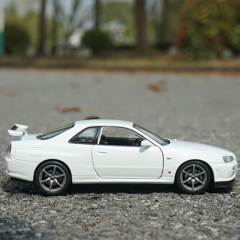 Welly 1:24 Nissan Skyline GTR R34 Alloy Sports Car Model Simulation Diecast Metal Toy Racing Car Model Collection Gift