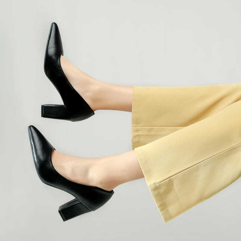 New Style Luxury Women Fashion Light Weight Wedge Heel Comfort Spring Autumn Shoes Lady Casual Sweet Outside Black Leather Pumps