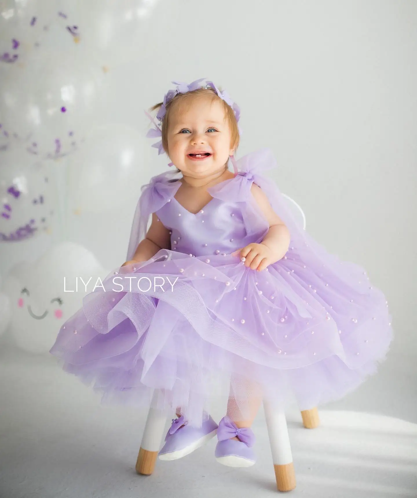 

Puffy Purple Flower Girl Dresses Luxury Pearls Tiered Children Birthday Party Gowns with Bows Fluffy Ball Gown Photo Shoot Dress