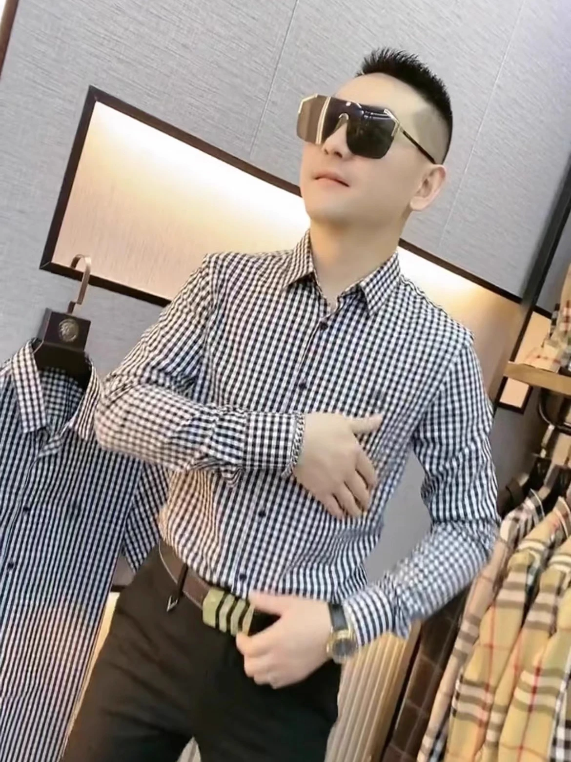 

Classic British Style Long Sleeve Slim Fit Men's Shirt Fashionable Plaid Business Casual Shirt No Ironing Required