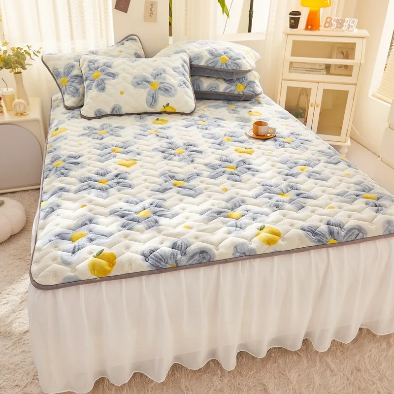 Class A new cashmere cotton bed skirt thickened flannel bed cover printed coral fleece bed cover in autumn and winter