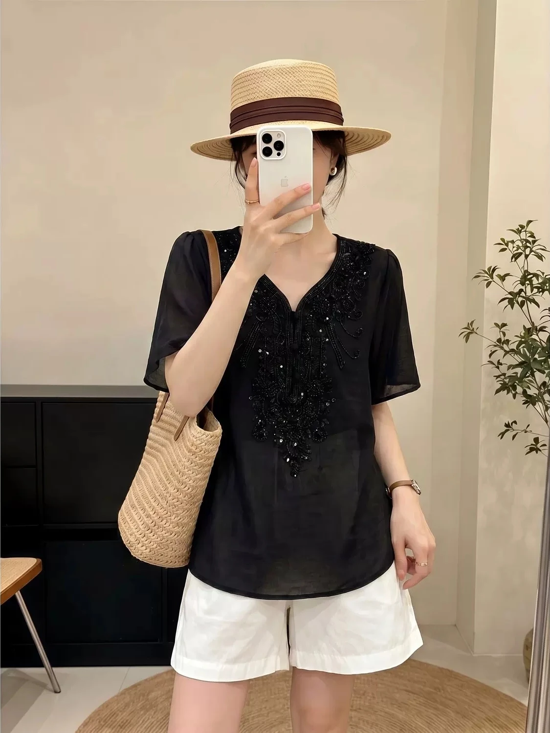 

Stunning Embroidered V-Neck Short Sleeve Shirt Women's plus Size Beautiful Top Korean Style Commute Fashion Loose Fit