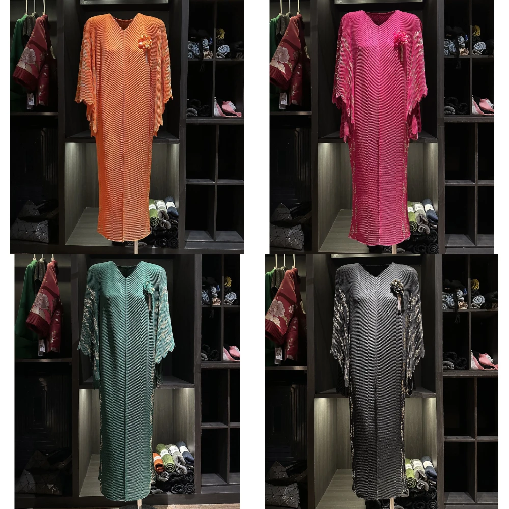 

Miyake Pleated Dragon Scale Fish Scale Solid Color V-neck Bat Sleeve Dress Autumn Loose Oversized Elegant Western-style Skirt