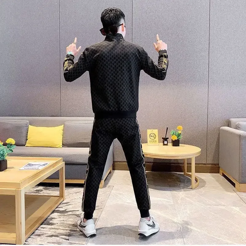 Set cardigan a maniche lunghe moda primavera e autunno da uomo di fascia alta Set di due pezzi di abbigliamento sportivo casual di tendenza sottile di lusso leggero