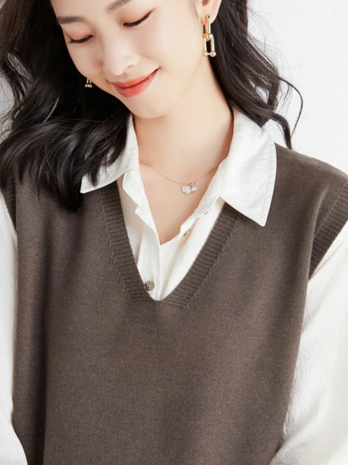 Women's Loose V-Neck Sweater Vest Sleeveless Base Layer Tank Top Knitted Garment Spring 2026 New Style Slimming Outerwear