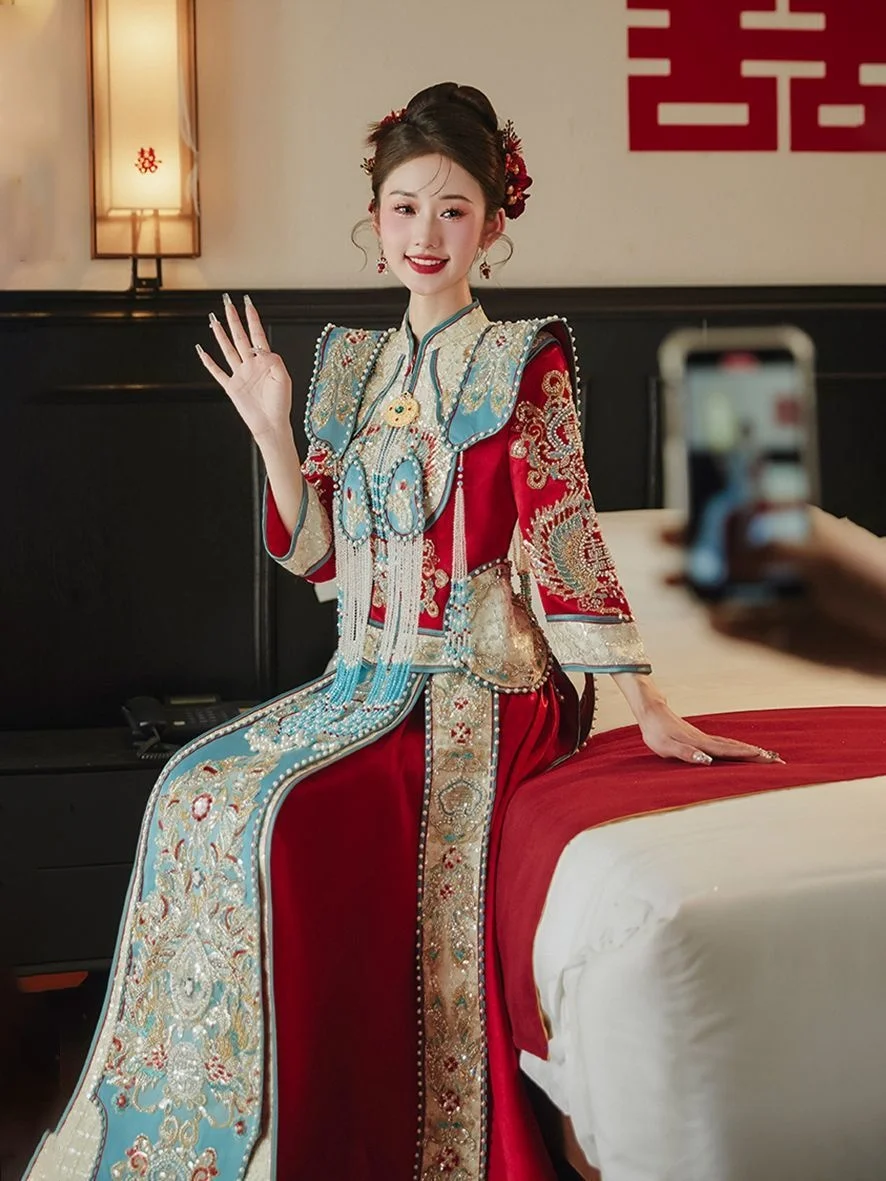 

Traditional Chinese Wedding Suit Unlined Garment Gown Bride Xiuhe Fu Luxury Dragon Phoenix Wedding Dress The Bride' Bridal Dress