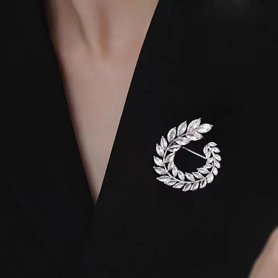 High-end crystal wheat ear brooch, women's design sense, high-end sense, anti-glare brooch