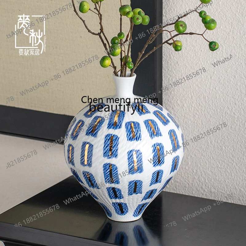 

New high-end hand-painted blue and white porcelain gold-painted vase New Chinese ceramic flower arrangement home ornament H H