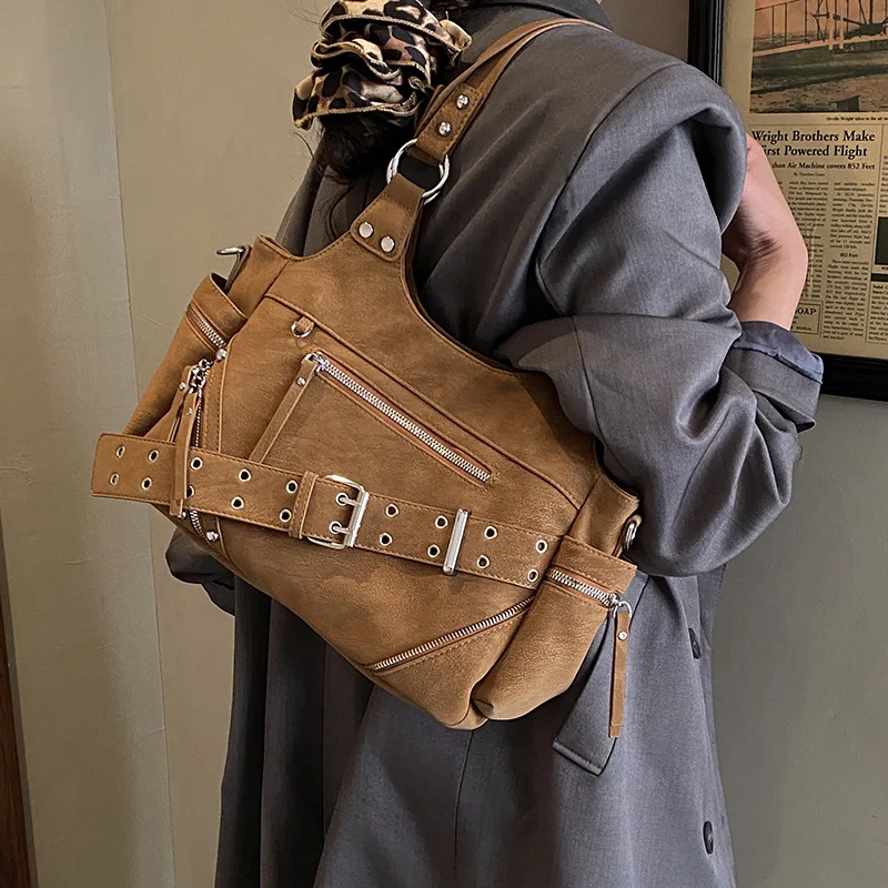 

Новая женская сумка 2026 года: модная, с заклепками, в стиле мотоциклетной сумки, ретро, европейско-американский стиль, на плечо и в руку