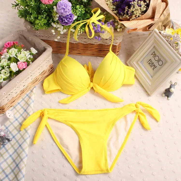 プッシュアップビキニ 2 枚水着女性水着ネオングリーンビーチウェアモノキニ水着韓国ビキニセットプール 2024