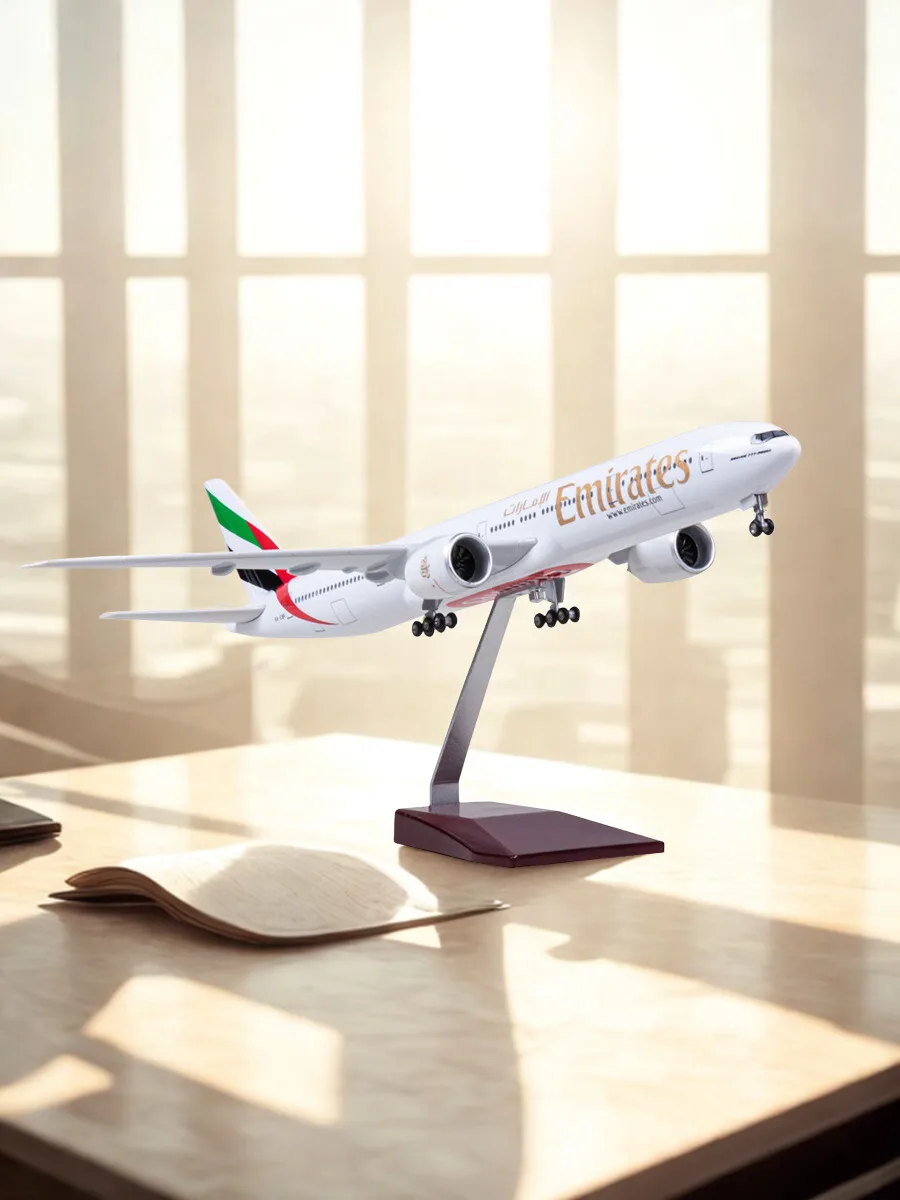 

New 1/130 Scale 47cm Diecast Model Emirates B777 Airways Resin Airplane With Light And Wheels Collection Display Home Decoration