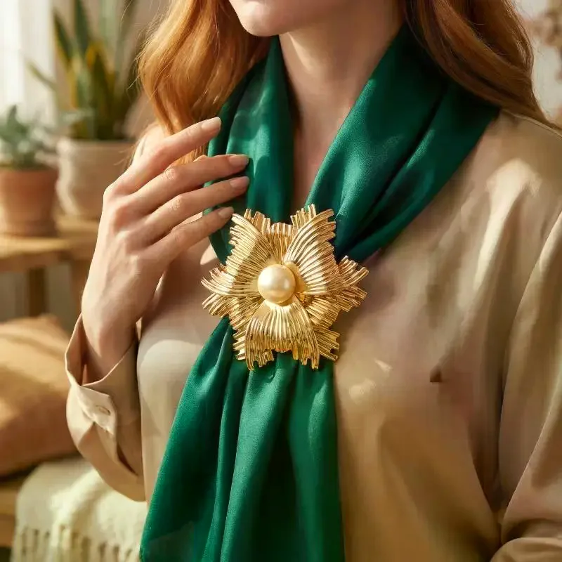 Fashion Three-Dimensional Golden Large Flower Brooch Pins For Women Clothing Coats Daily Parties Accessries Gifts