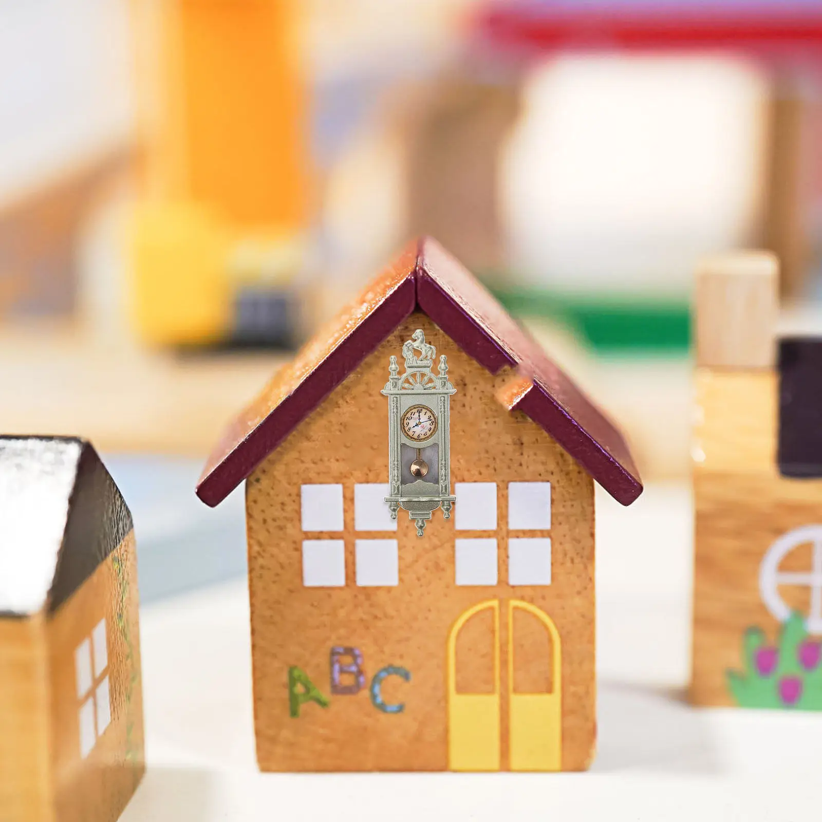 

Mini Pendulum Clock Ornament Mini House Small Retro Style Simulation Clock for Miniature Furniture Decor Dollhouse Furniture