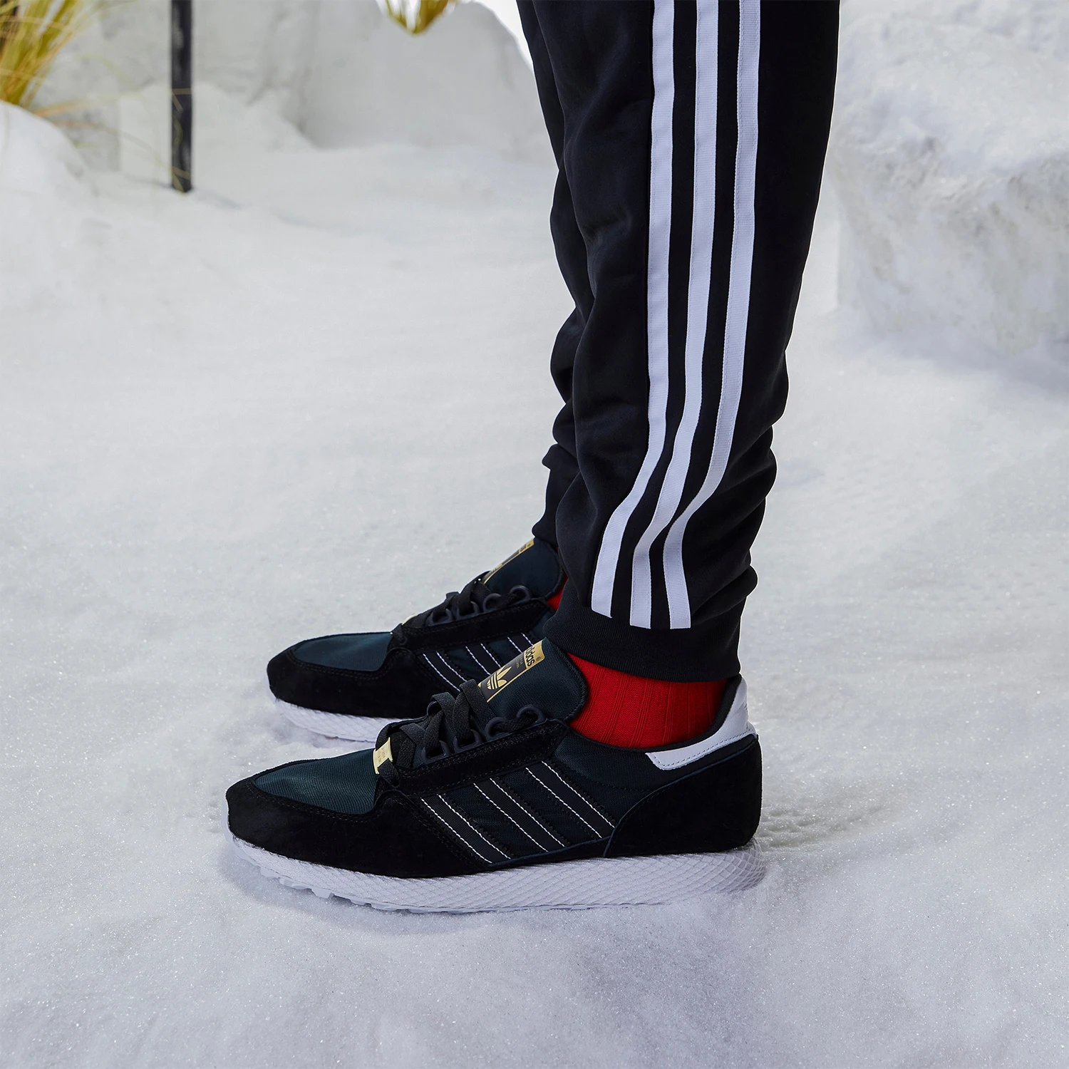 

Adidas genuine Originals FOREST GROVE Unisex Classic Running Shoes EH1547