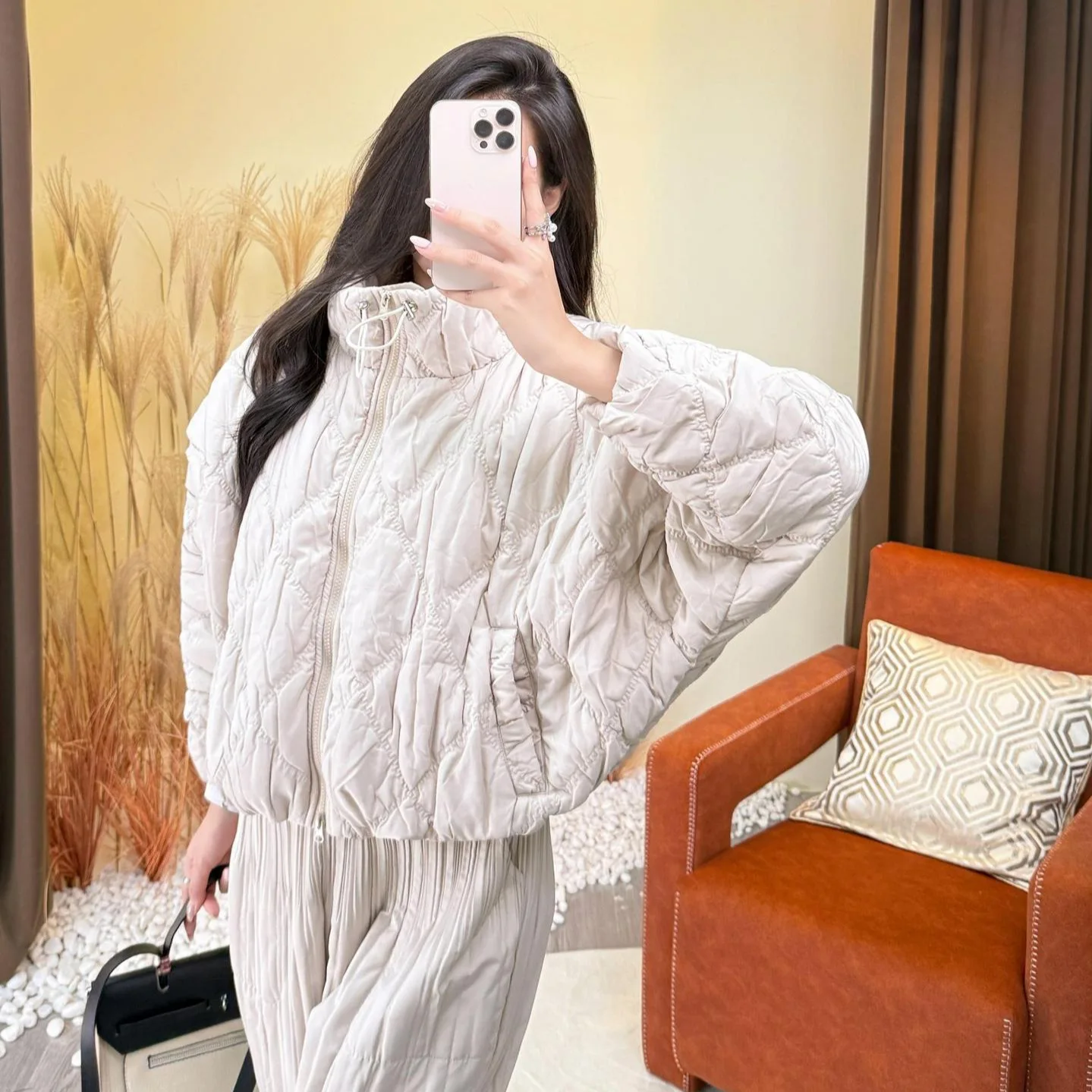 

Высококачественное хлопковое пальто для женщин зимы 2025 года, новая толстая короткая хлопковая куртка, свободная куртка, плиссированное пальто с хлебом, женская одежда