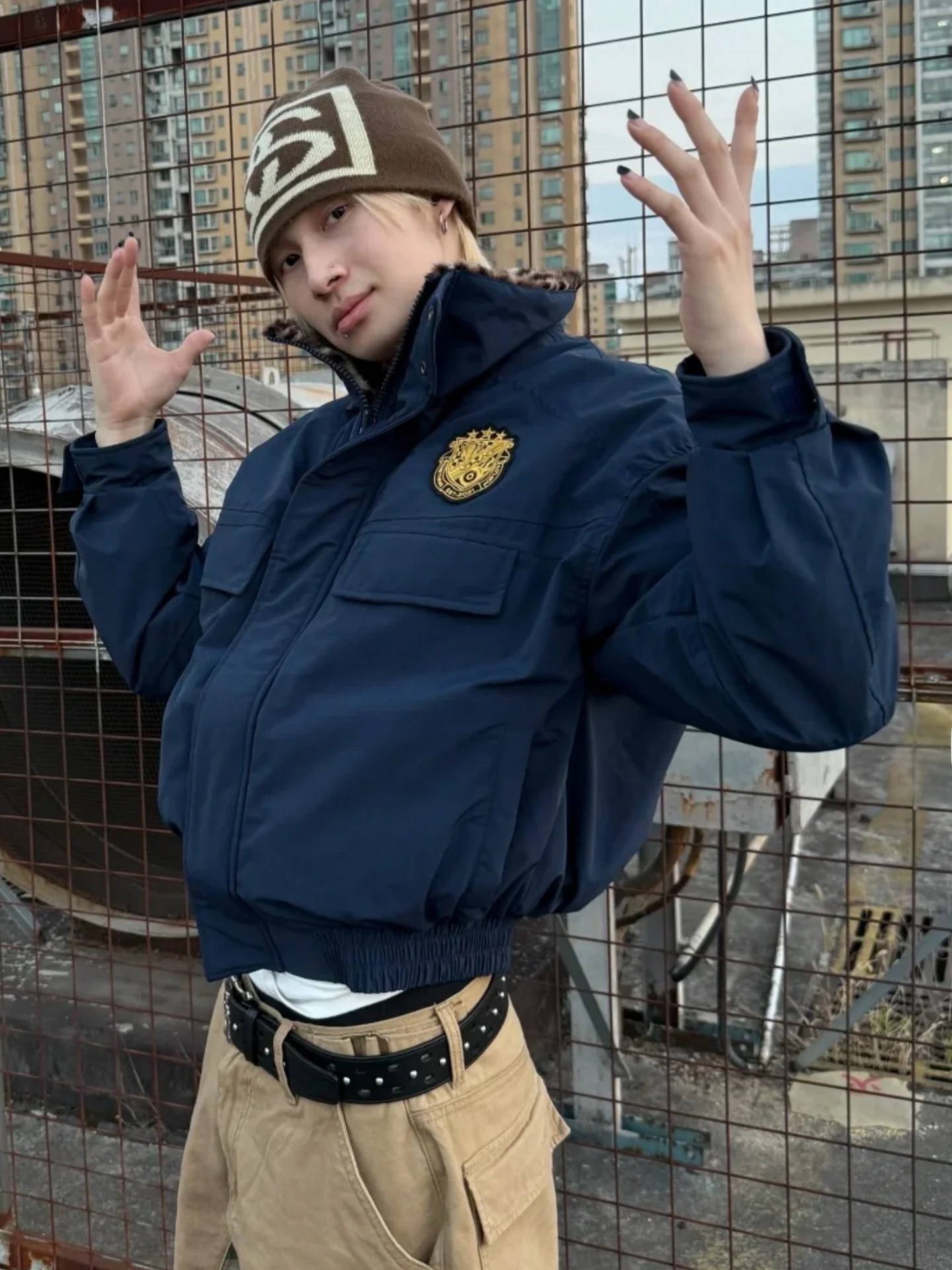 

Мужская зимняя куртка-бомбер с леопардовым принтом, утепленная хлопком, свободного кроя, с длинными рукавами, на молнии, в уличном стиле