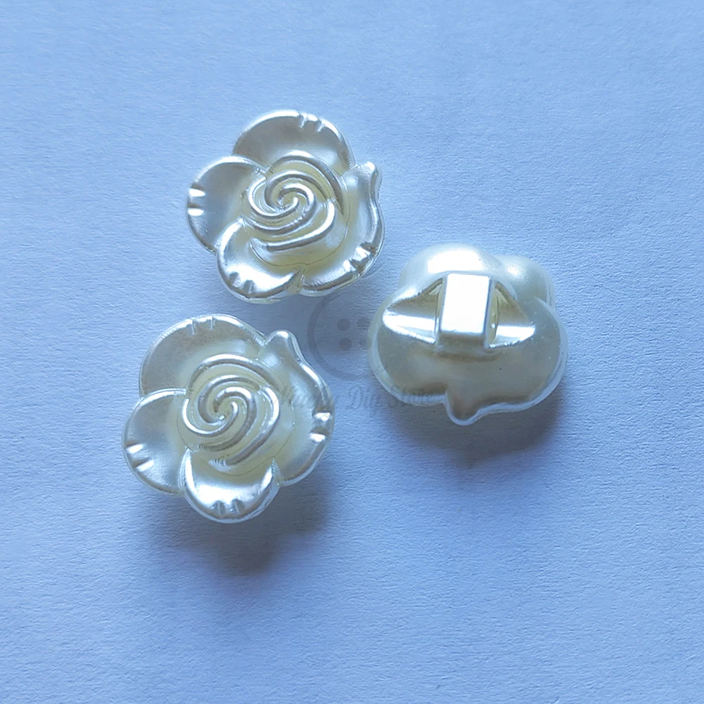 50pcs 18mm / 15mm one hole pearl white flower buttons for sewing scrapbook wedding craft headwear sewing decorative accessories