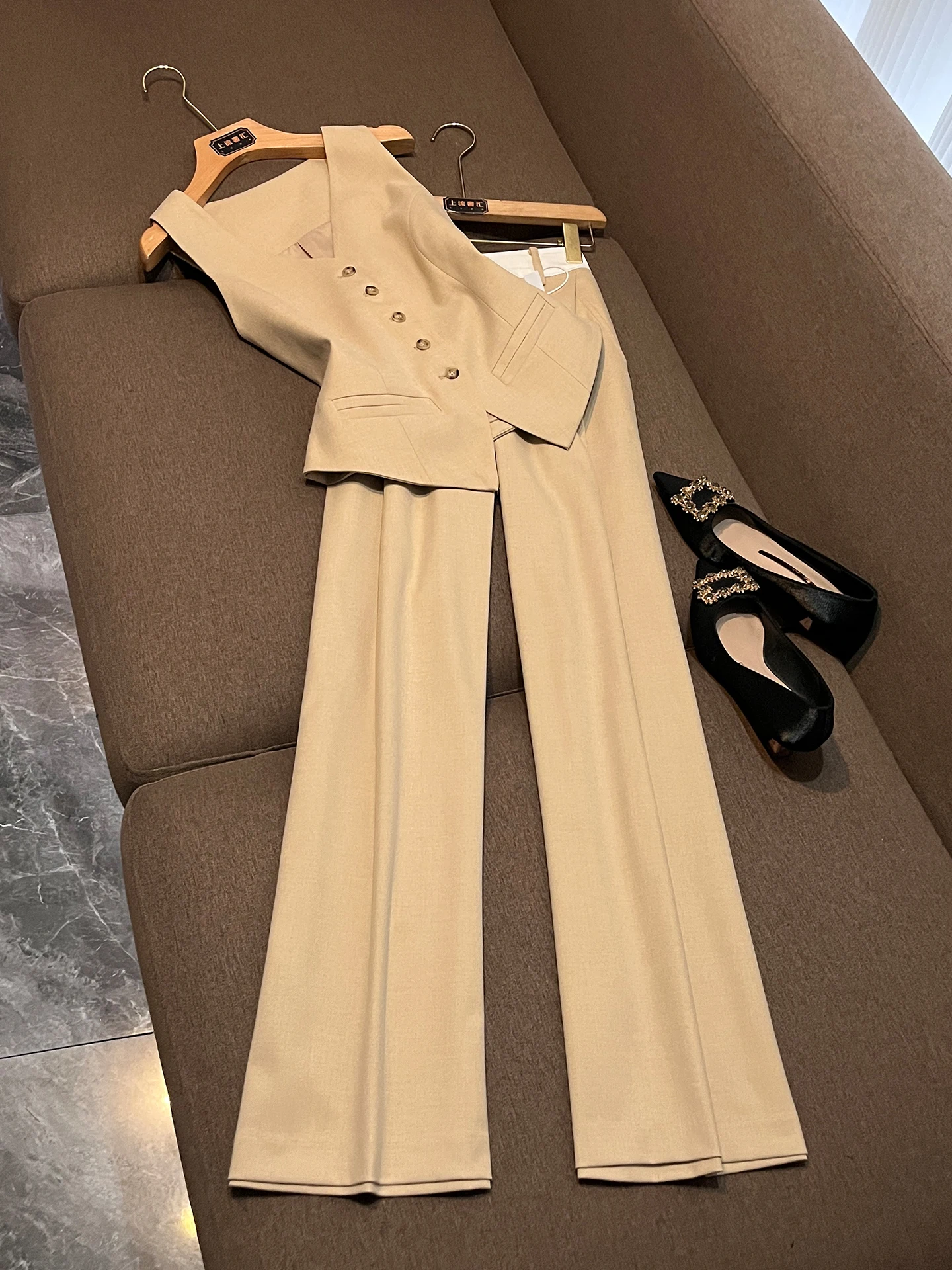 

Весенний женский костюм-двойка 2026: элегантный жилет и брюки палаццо из смесового хлопка и полиэстера, немнущиеся, на пуговицах, для офиса и повседневной носки