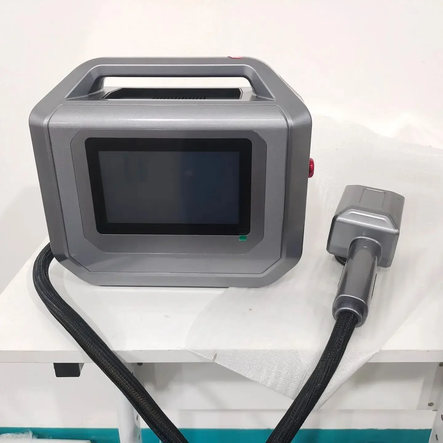 低価格20w 30wミニハンドヘルドファイバーマーキングマシン PVCプラスチックパイプ彫刻印刷用