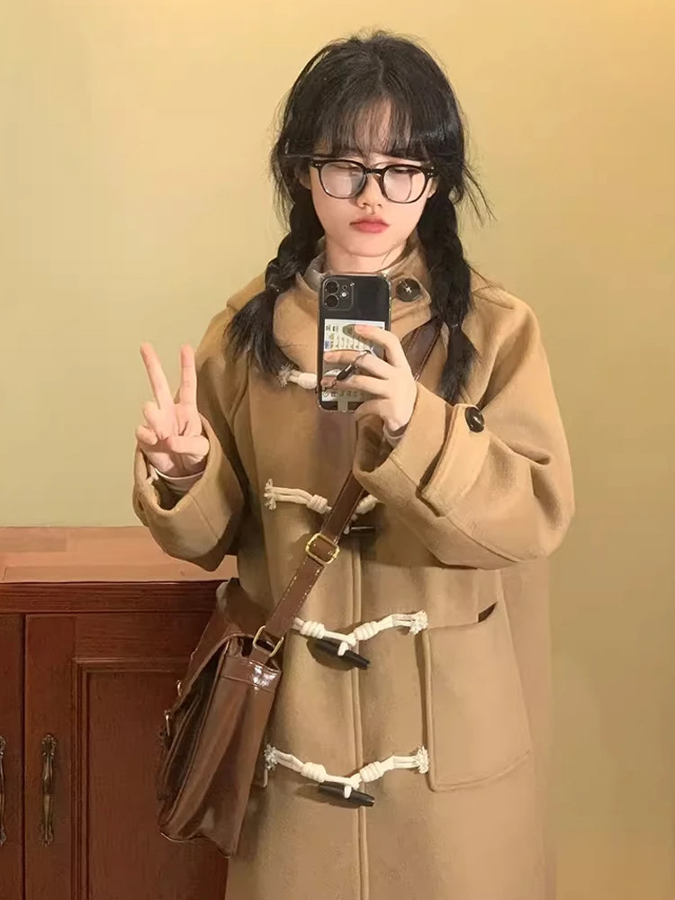 Thiened Woolen Coat 여성용 가을 겨울 신상 일본 스타일 버튼 디자인 소형 카멜 색상 아우터웨어
