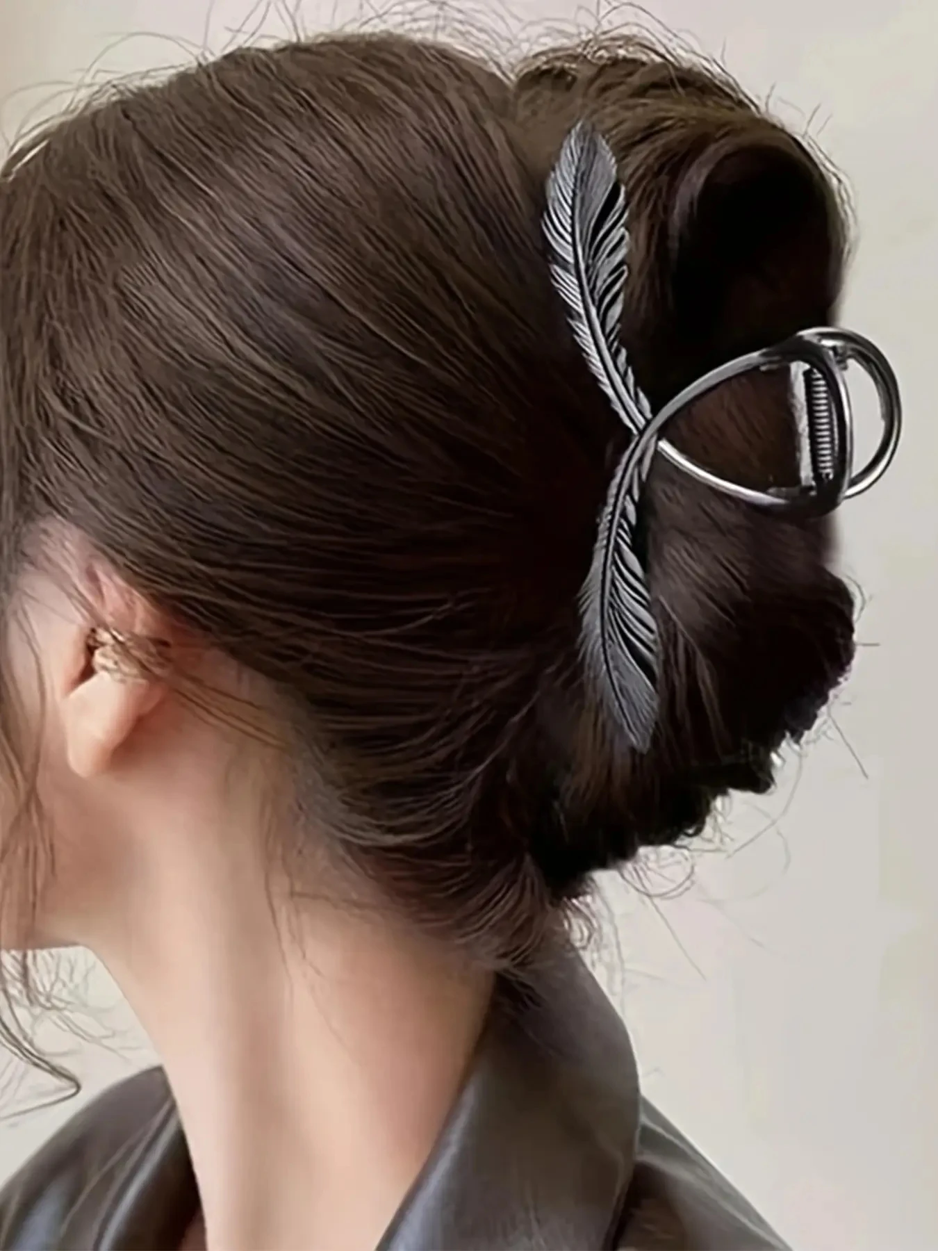 

Alloy Feather Hair Claw Simple Style Hair Claw Nonslip Ponytail Holder Shark Claw Women Girls Elegant Hair Claw Clip