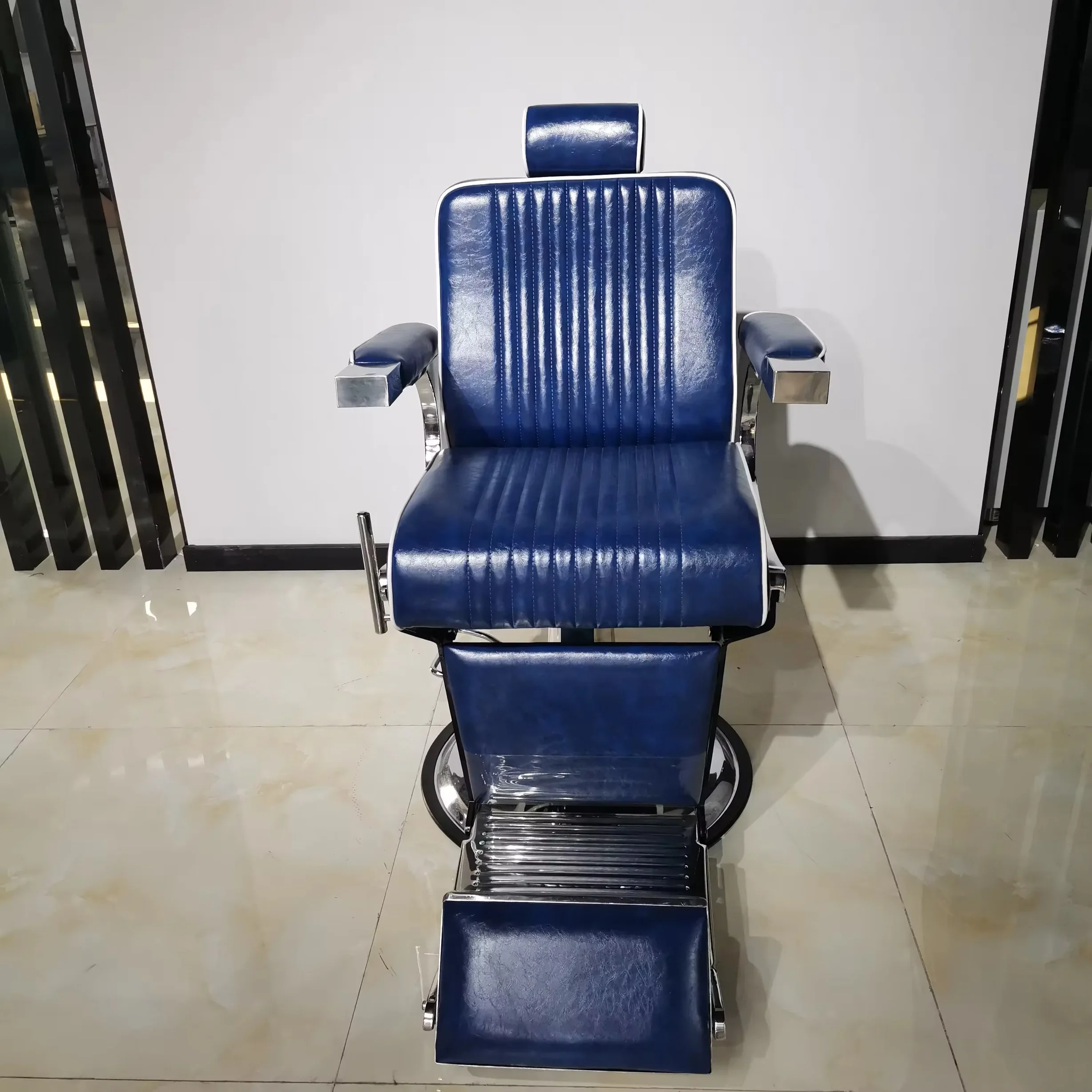 2026 Blue Customize Logo Ice Barber Chair Capone Classic Barbershop Folding Hair Salon Elegant Hairdressers Adjustable Footrest