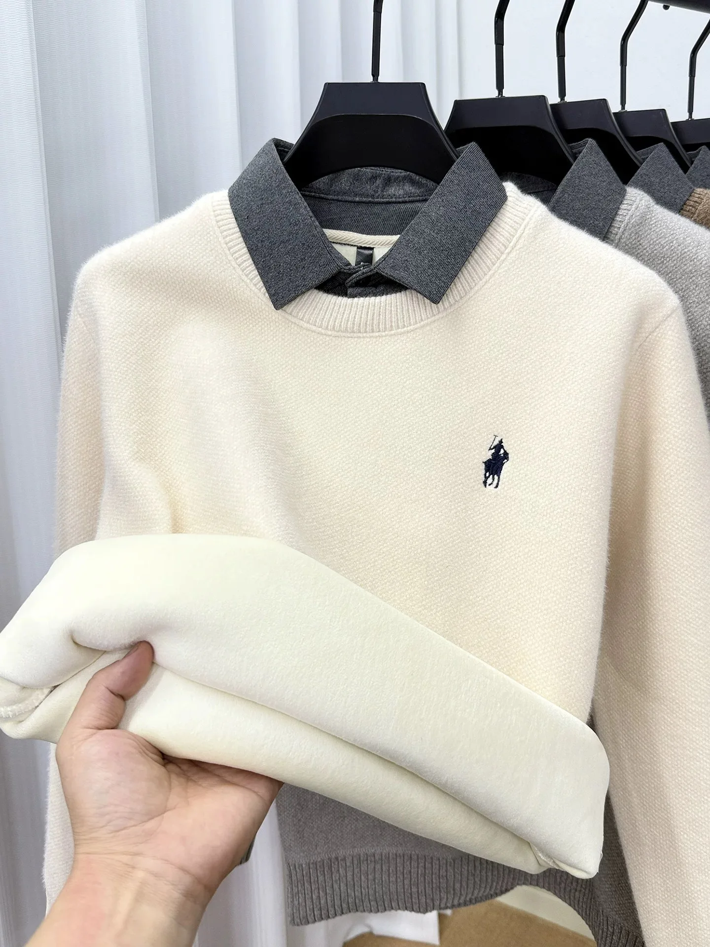 جودة عالية المخملية قميص طوق سترة الرجال العصرية الفاخرة العلامة التجارية الكلاسيكية بول التطريز رداء علوي غير رسمي شتاء دافئ متماسكة السترة