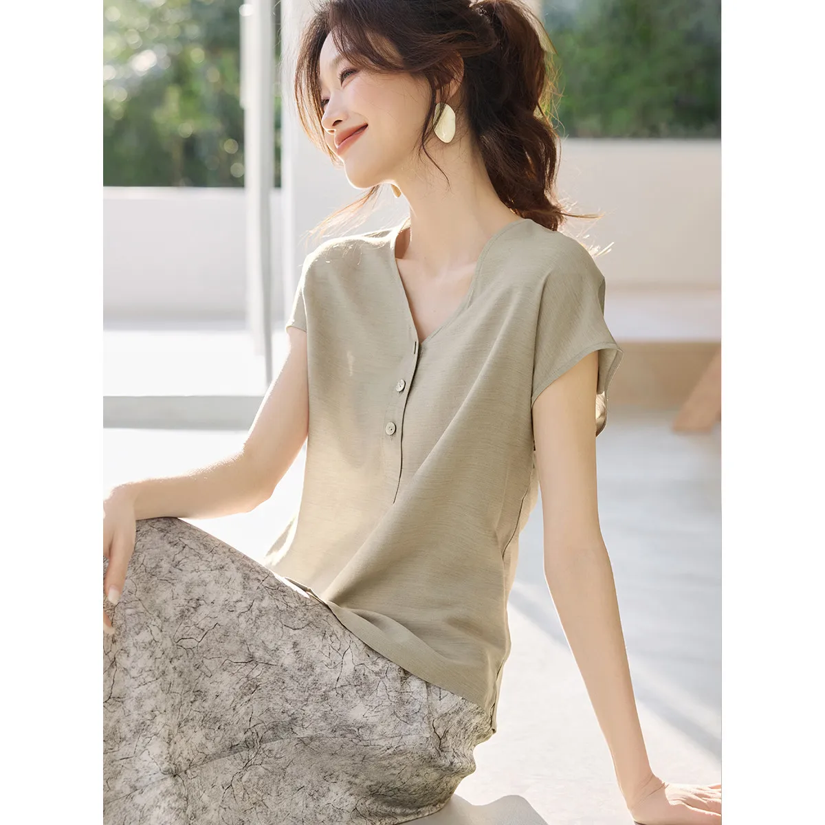 

Аутлеты Summer Faion Простой свободный пуловер с v-образным вырезом Шелковый льняной irt Женский деловой повседневный обычный топ све