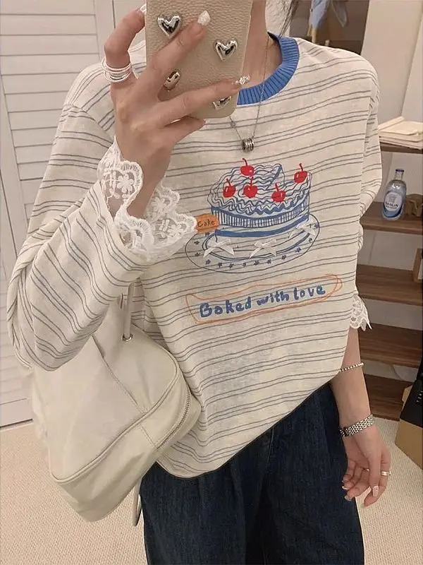 

Женский топ больших размеров в корейском стиле с кружевной отделкой, в полоску, свободного кроя, с длинными рукавами, с принтом «торт», корейская версия, круглый вырез