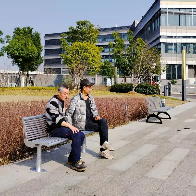 مقاعد الفناء الخارجية المصنوعة من الفولاذ المقاوم للصدأ وكراسي طويلة مع مسند ظهر لمناطق الترفيه والفناء