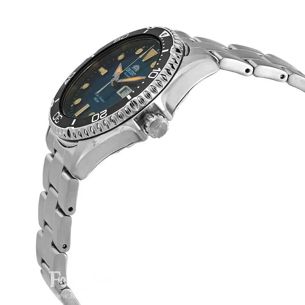 ساعة أورينت، ساعة غوص مضيئة مقاومة للماء بطول 200 متر من اليابان