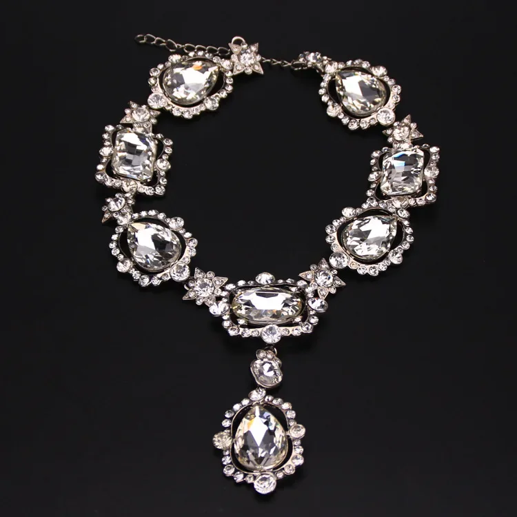 High-end luxury crystal alloy necklaces designed for women and paired with large rhinestone sparkling wedding party jewelrygifts